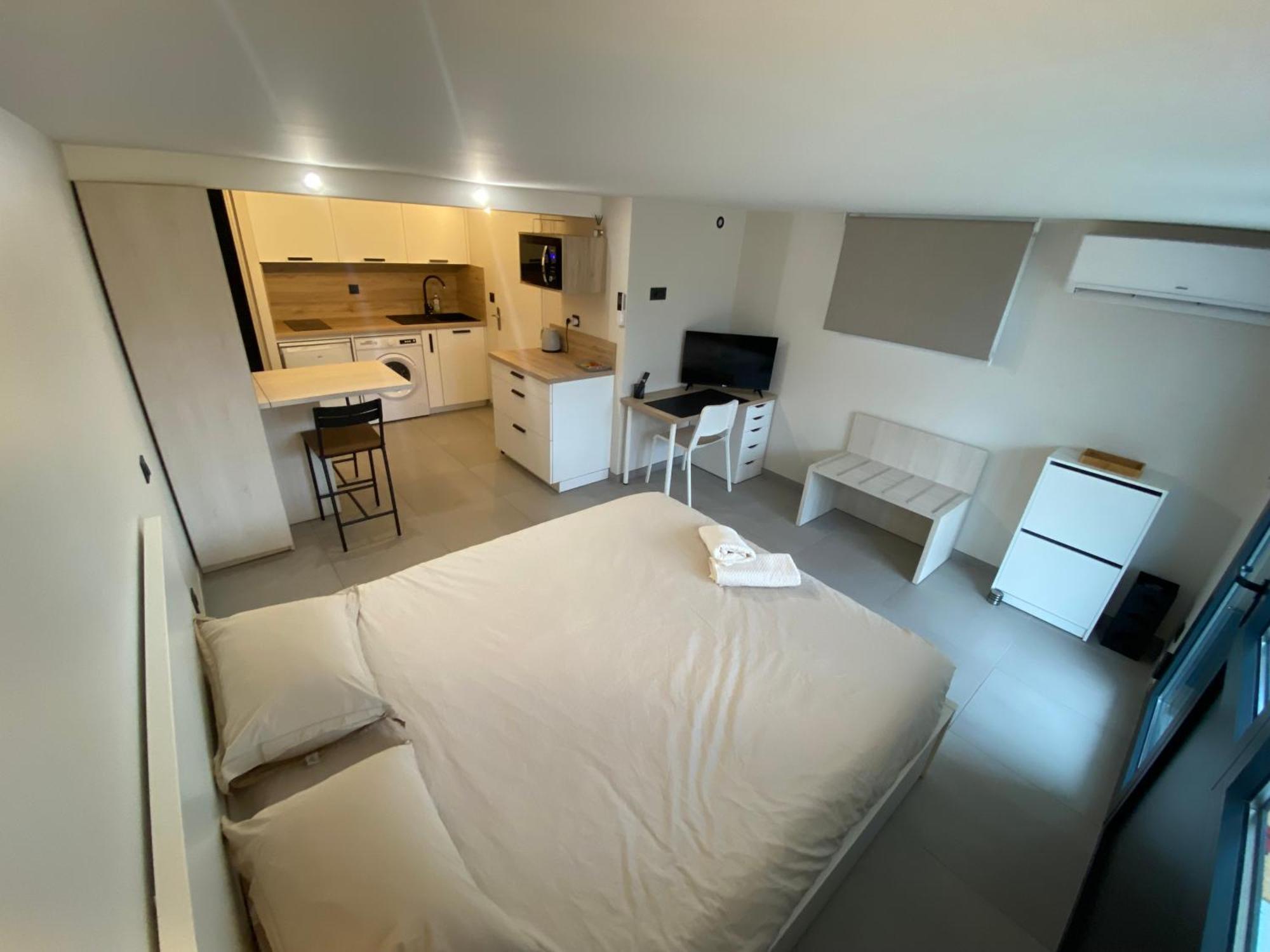 Studio Chez L'Habitant Avec Piscine Commune Grieges Esterno foto